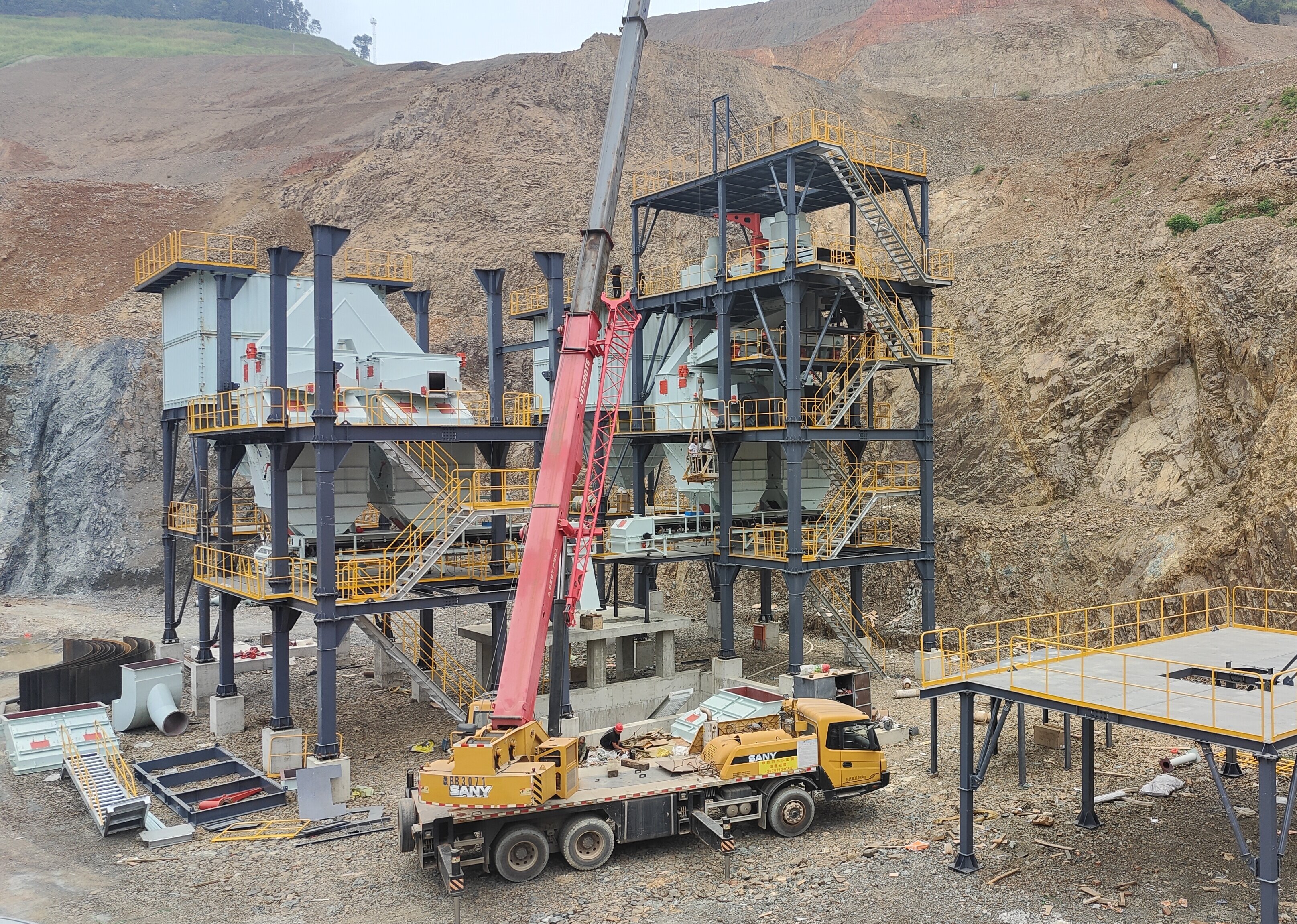 突破行業(yè)瓶頸！新型干法制砂樓實(shí)現(xiàn)配比可調(diào)、含粉率可控 引領(lǐng)綠色制砂新變革